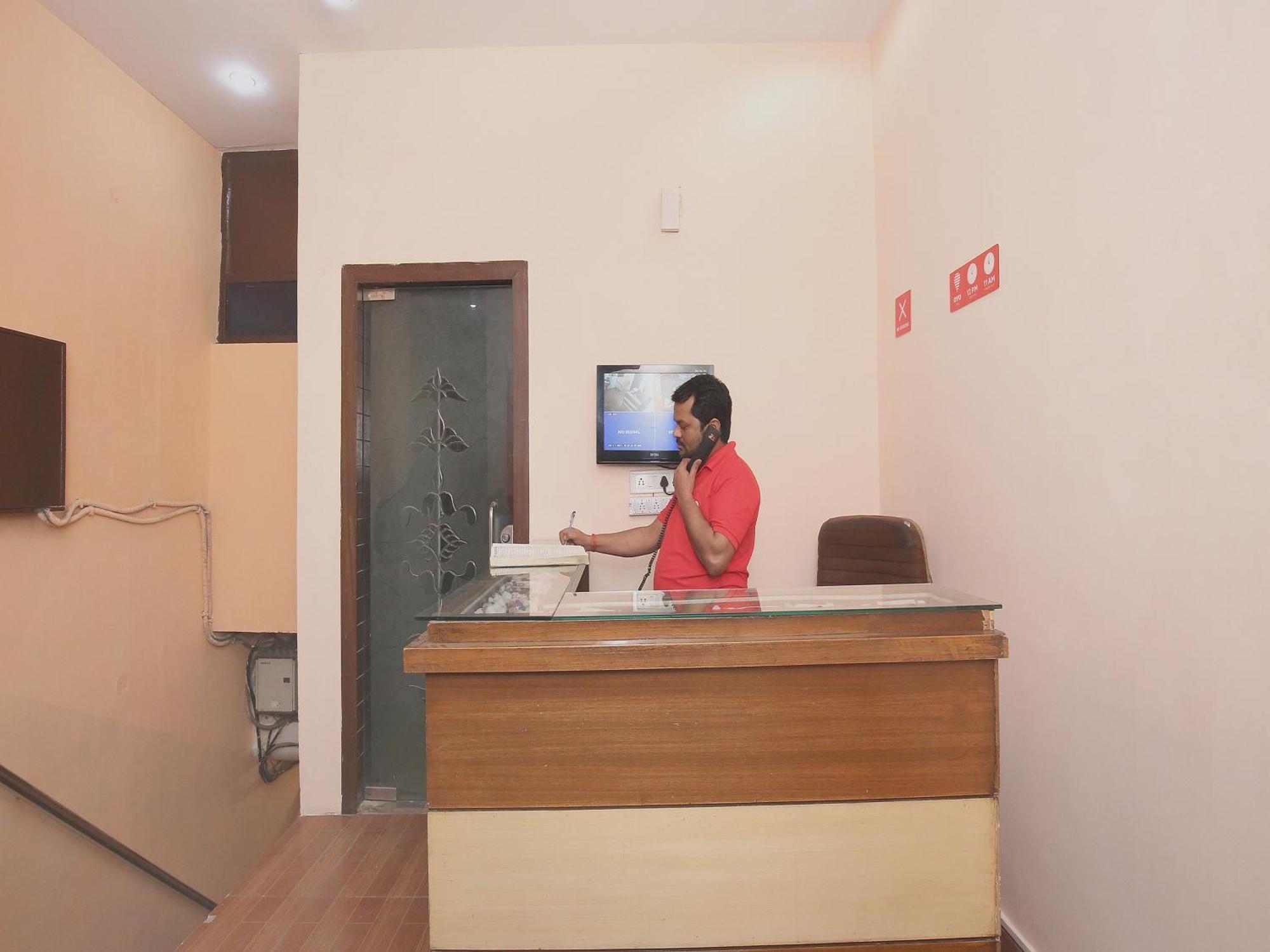 Super Hotel O Rajesh Palace Chandigarh Bagian luar foto
